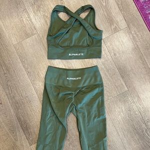 Alphalete Amplify leggings and Vault sports bra matching set in dusty green!